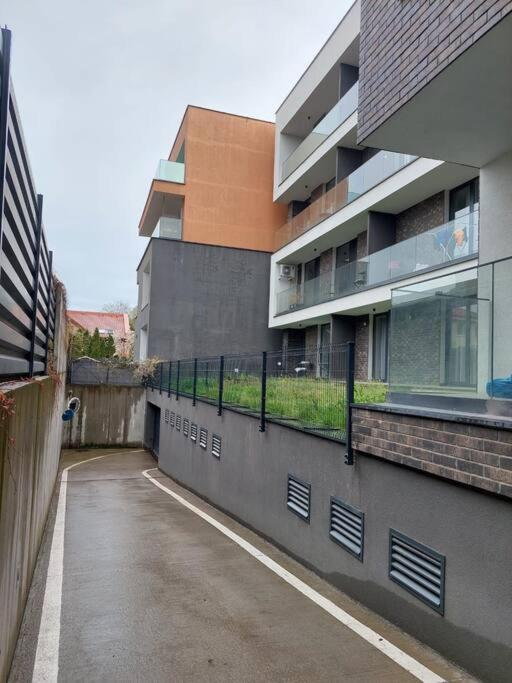 Apartman Kmetova So Sukromnym Parkovanim Zdarma, 5 Min Peso Do Centra Kosice Exterior photo